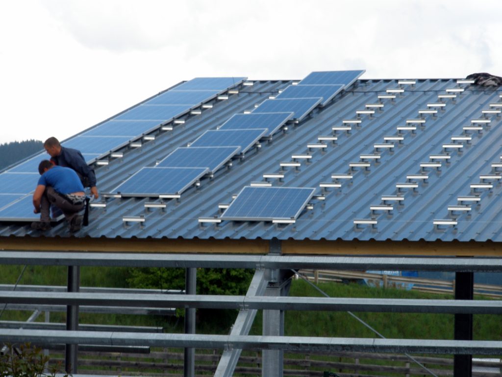 Installation von Photovoltaikanlagen in Edelschrott und Zeltweg